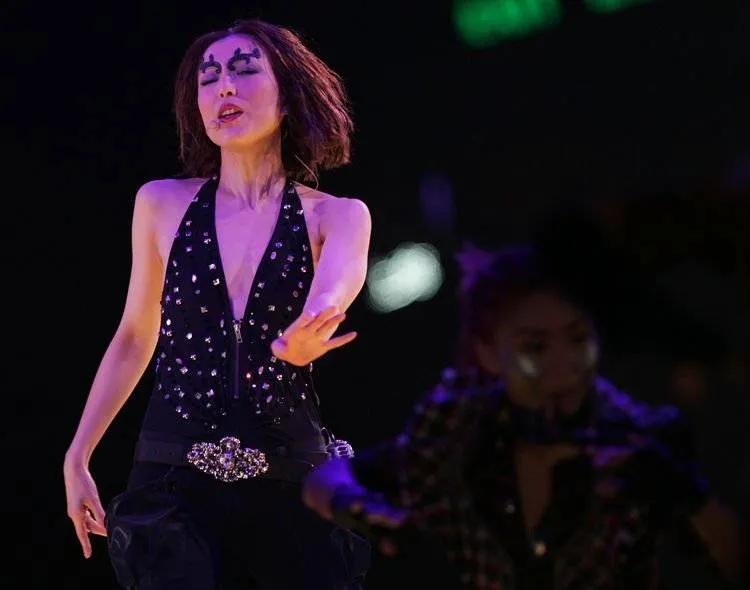 和49岁的她比，流量们的努力好廉价