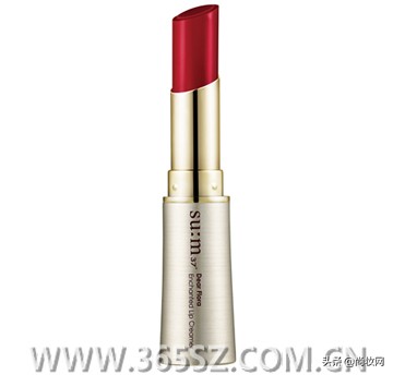 百花盛开的季节让花瓣的颜色飞上双唇