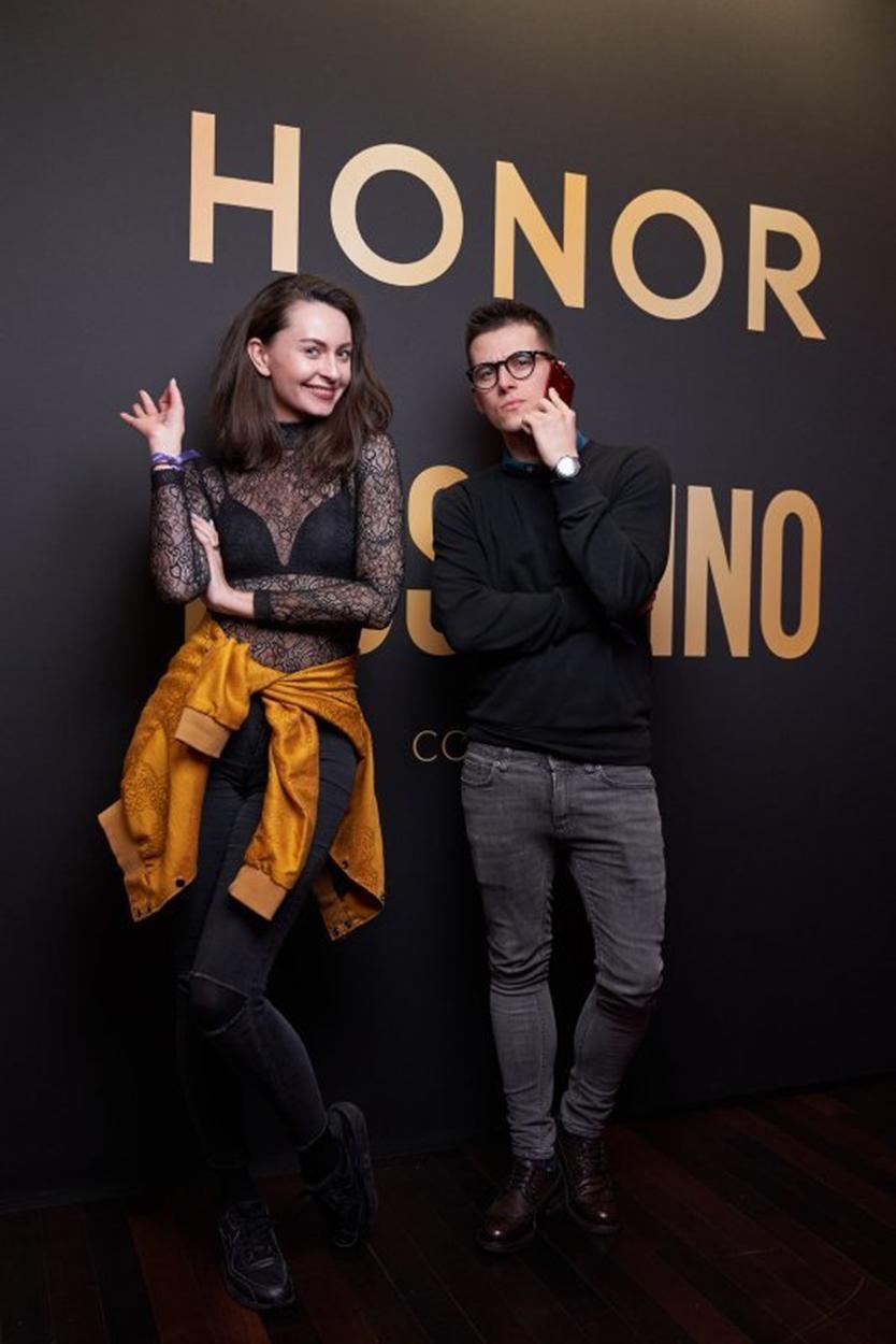 moschino荣耀v20联名版 (荣耀v20外观欣赏)