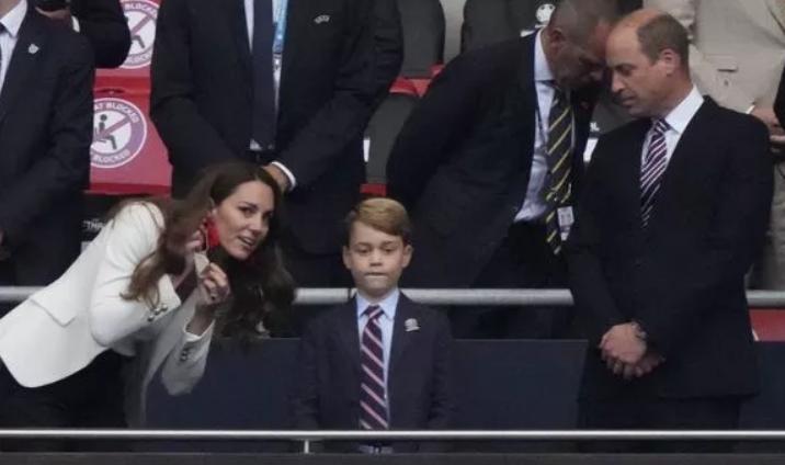 乔治王子最新近况,乔治王子被教训