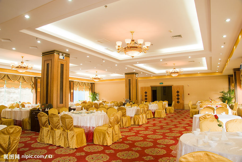 深圳酒店一般几点退房,酒店最晚几点退房用英语怎么说