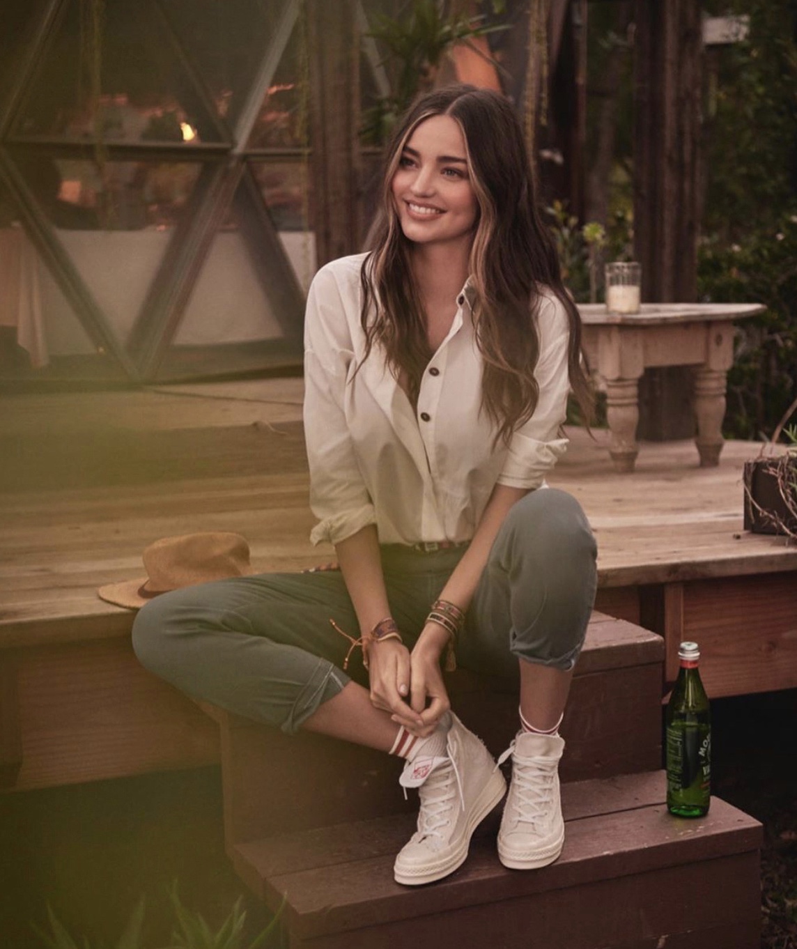 米兰达·可儿身穿白色衬衣出街,米兰达可儿发福双下巴