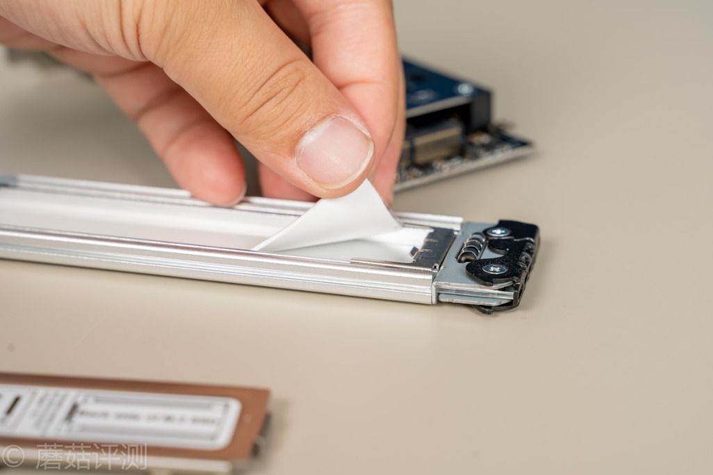 方便插拔，探索更多使用可能、ICYDock硬盘抽取盒PCI转M2评测