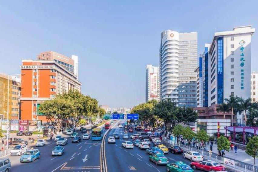 广州三条宽阔的城市大道,长度都超过十公里,能跟深圳道路媲美吗