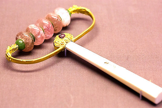 如懿传魏嬿婉头饰盘点,如懿传里面的魏嬿婉为何穿龙袍