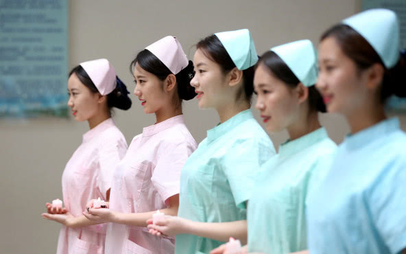 护士一个月工资真实多少,护士工资真的那么低吗