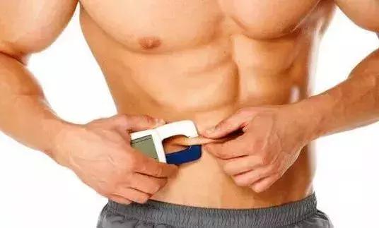 26岁健美冠军小腿静脉爆裂,22岁小伙健身过猛导致内脏撕裂