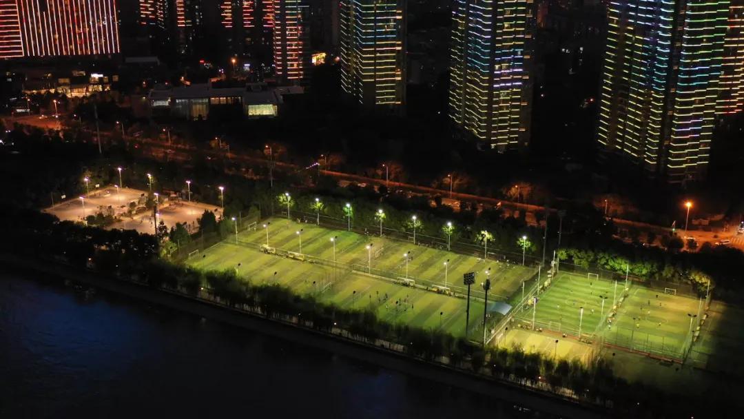 王霜足球的抖音,蹭热点足球