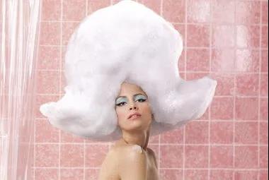 养发真的让头发变柔顺吗,洗头发让头发变得更柔顺的方法