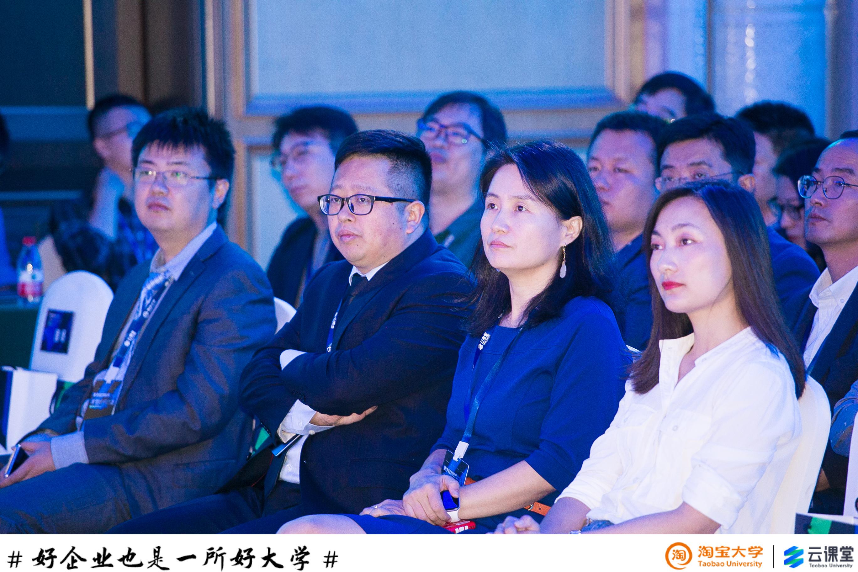 雅鹿崔业松,雅鹿男装崔业松