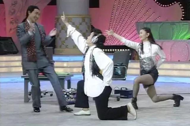 连续登上春晚24年现已7年无缘春晚,连登春晚8年走红后却回归家庭