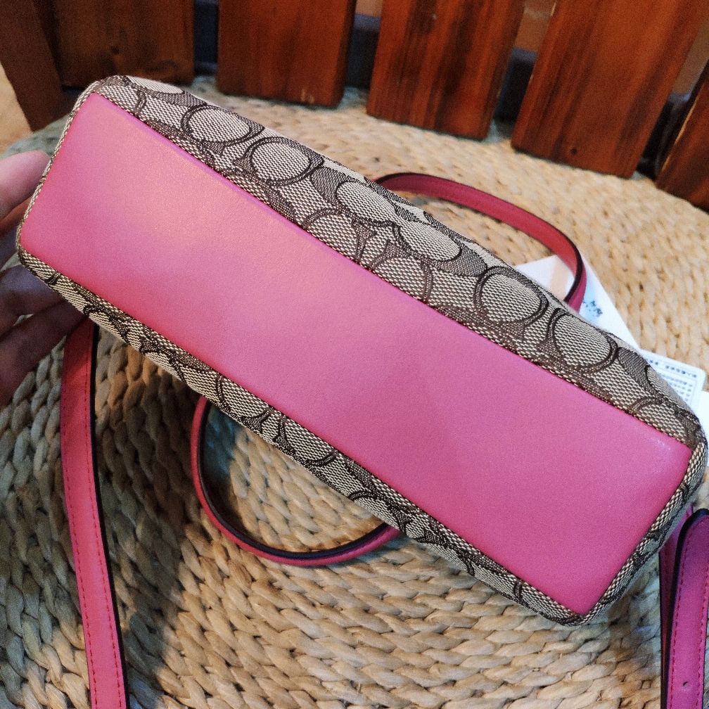 蔻驰包包经典入门款,蔻驰经典款马鞍包