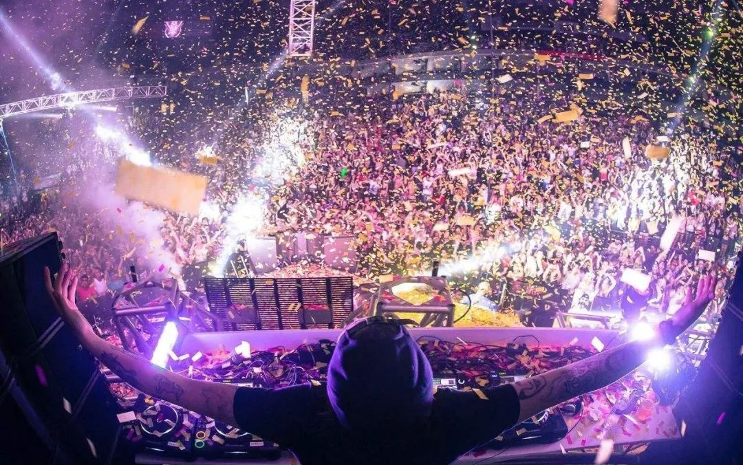 月入百万的蹦迪博主，聊了夜店大哥、天菜和字节员工的故事