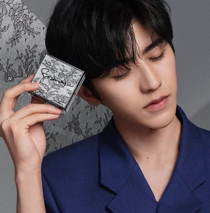 纪梵希为什么有红色还有黑色,纪梵希四宫格散粉限量款怎么选