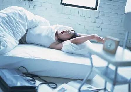 怎么样睡容易入睡,早起如何清醒不犯困