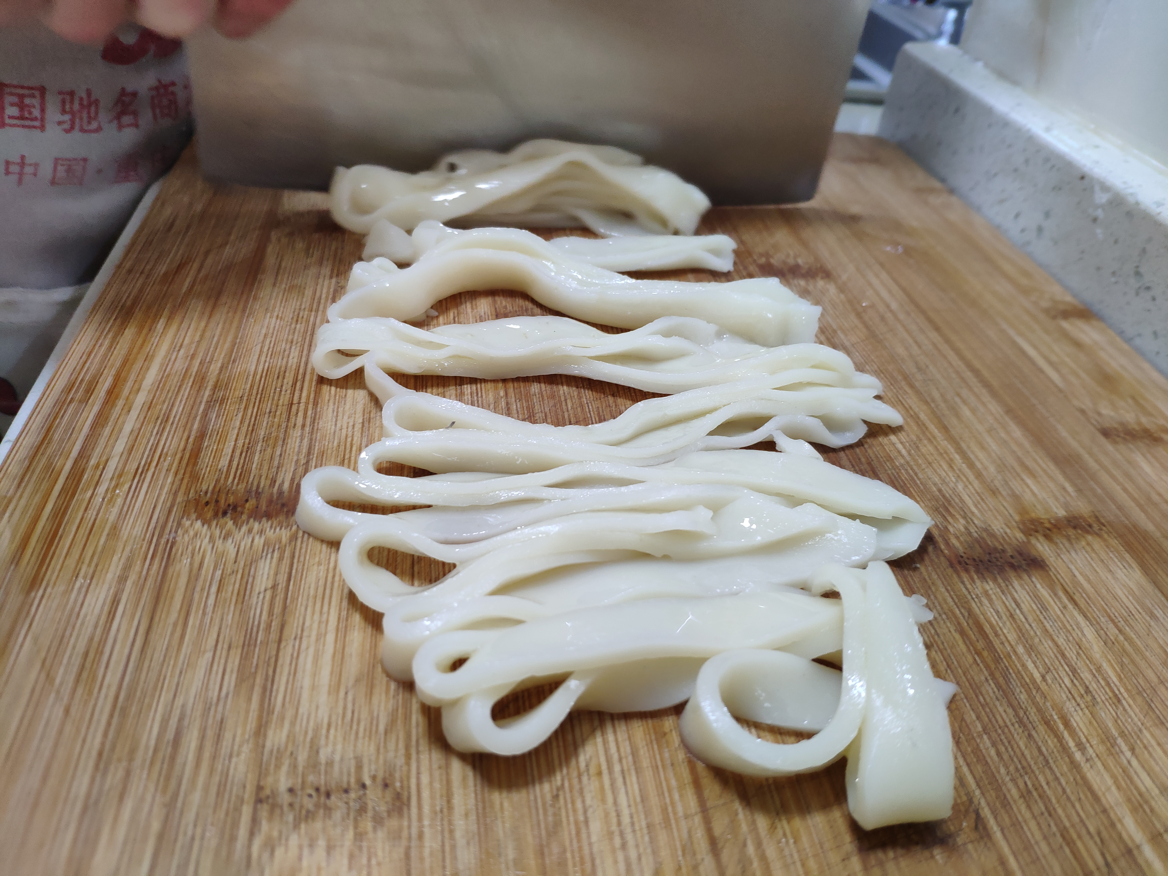 电动打蛋器做凉皮视频教学,用小苏打怎么做凉皮窍门