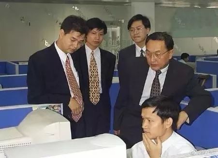 为什么雷军能走上人生巅峰,雷军成功历程介绍