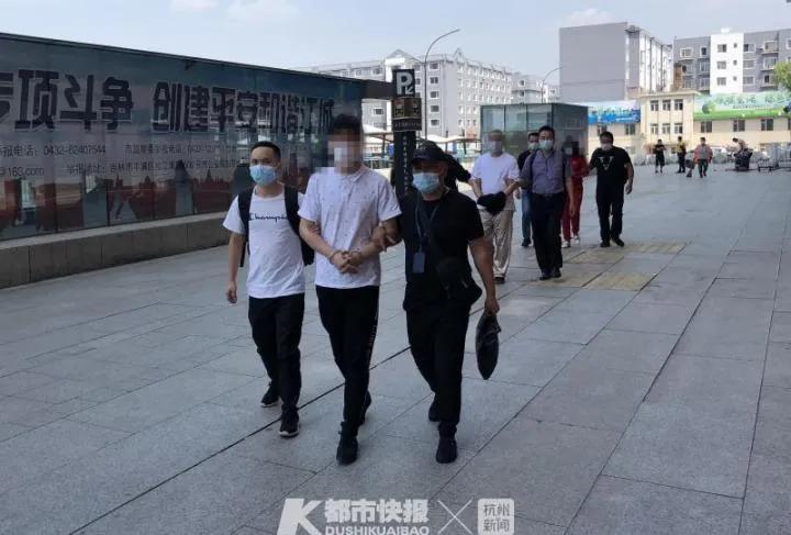 为了能和“邓伦”恋爱、见面、结婚，杭州一姑娘花了330多万