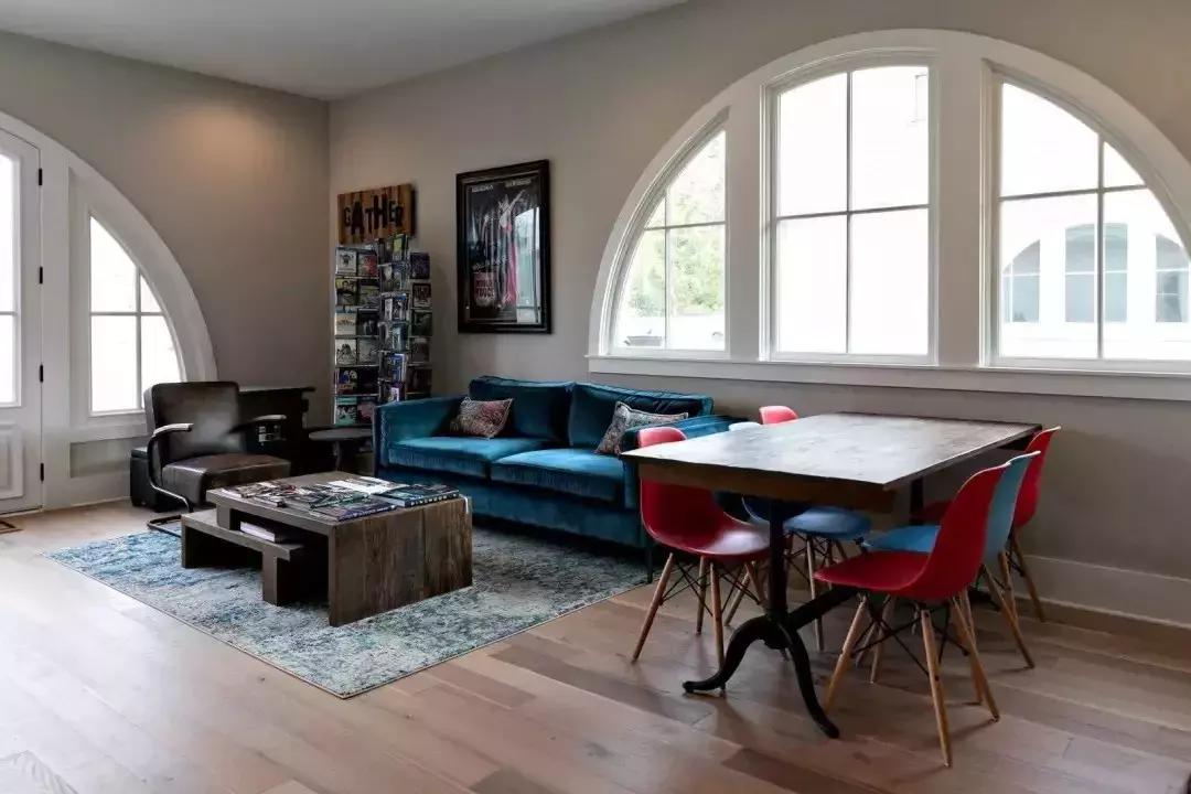 还在客厅看电视？有钱人都开始在家造影院了，全是黑科技