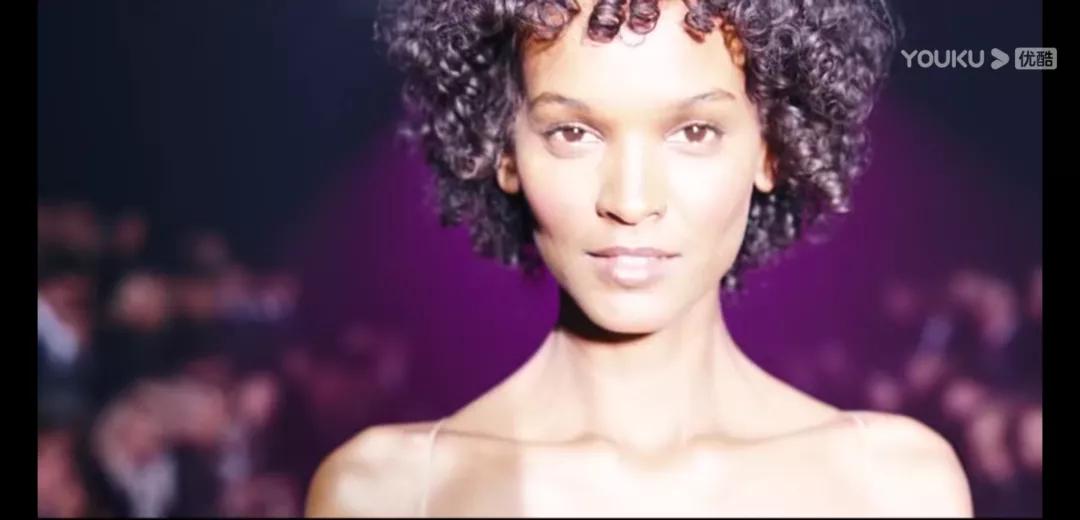 她5岁被割生殖器，18岁成名模，带1.3亿女性走向新生……