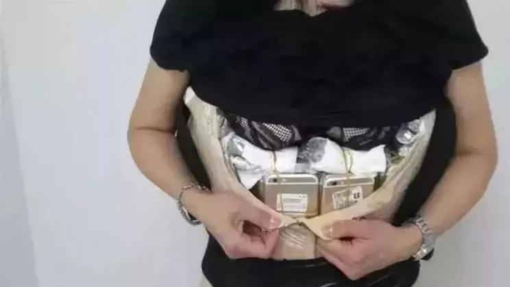 留学生海关安检被拒，CL的萝卜丁口红竟成凶器！