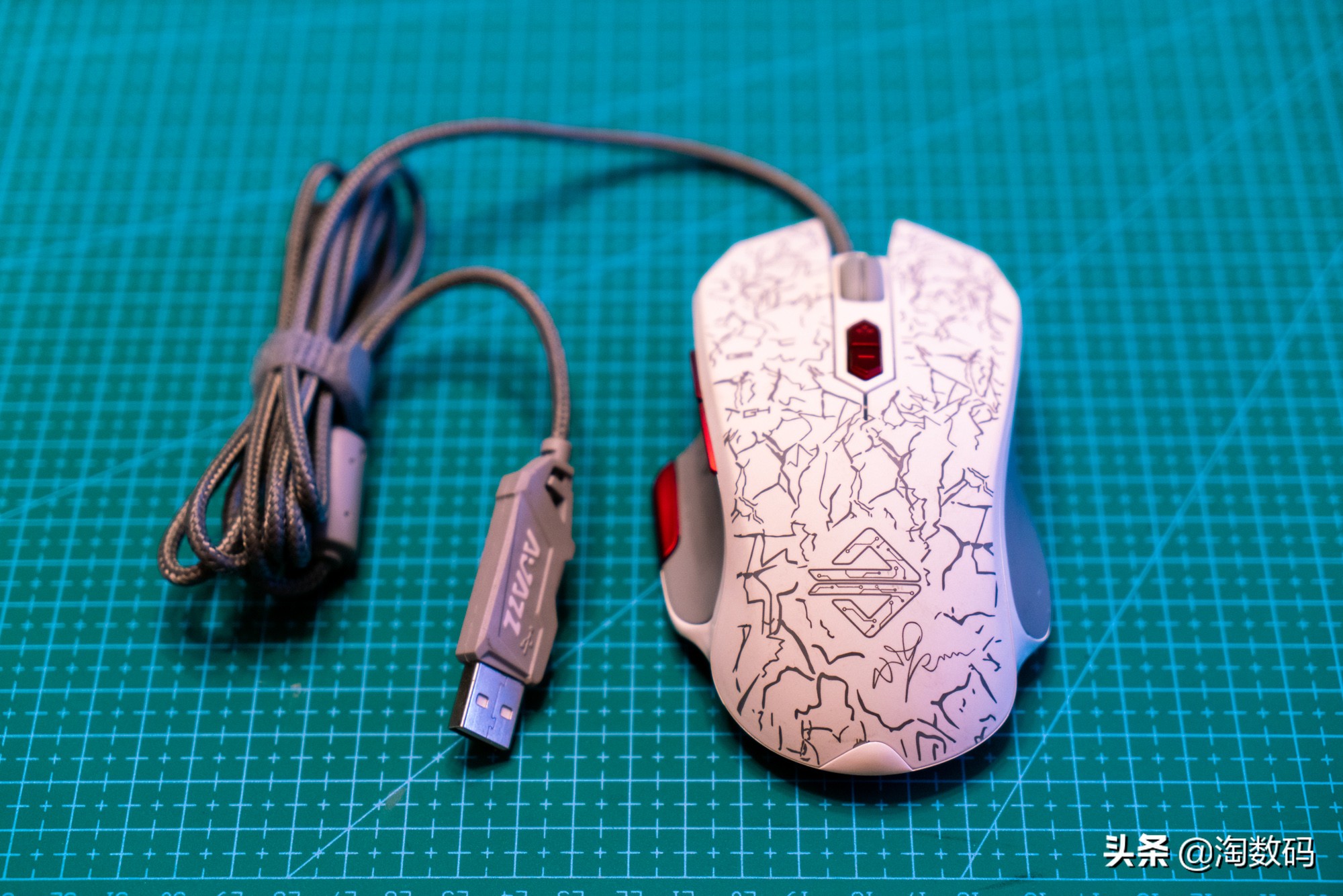 仅¥69元:PUBG固件级优化+1680万色RGB灯效+9键多模+赛车设计感