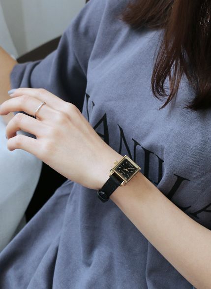 去年买了块表超耐磨,我买了个表挺耐磨的什么意思