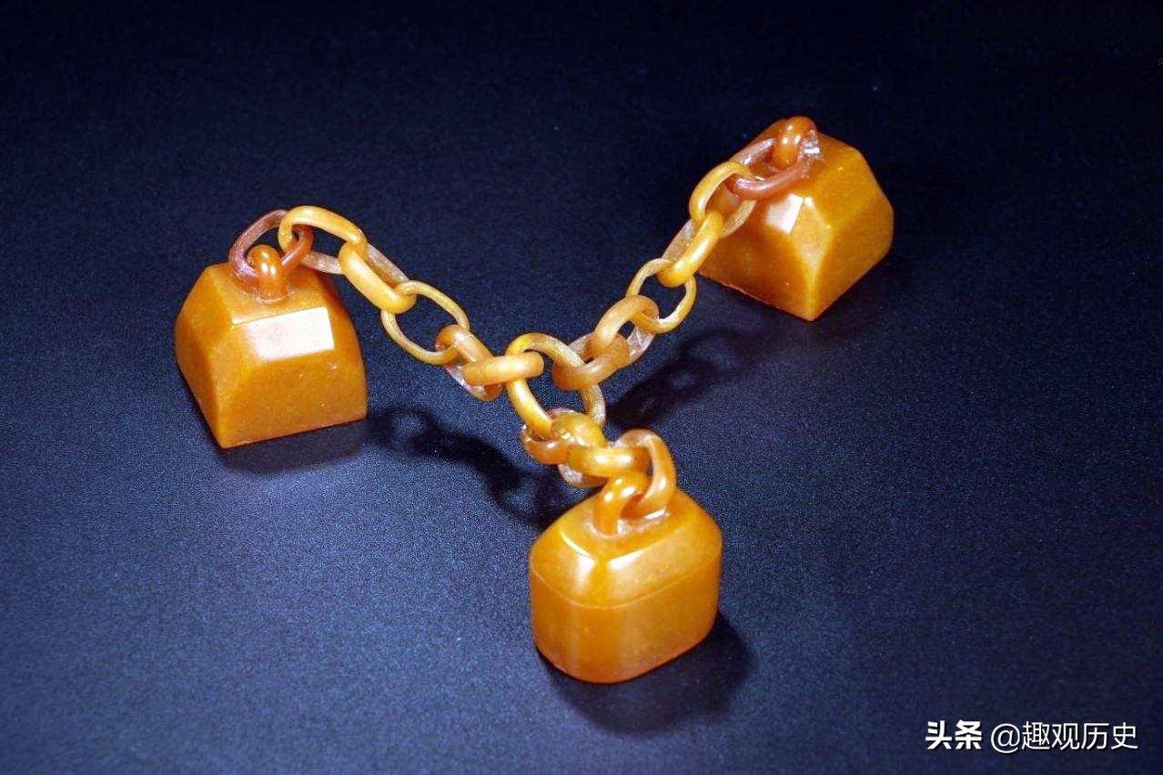 溥仪带什么国宝,溥仪带着乾隆的宝物