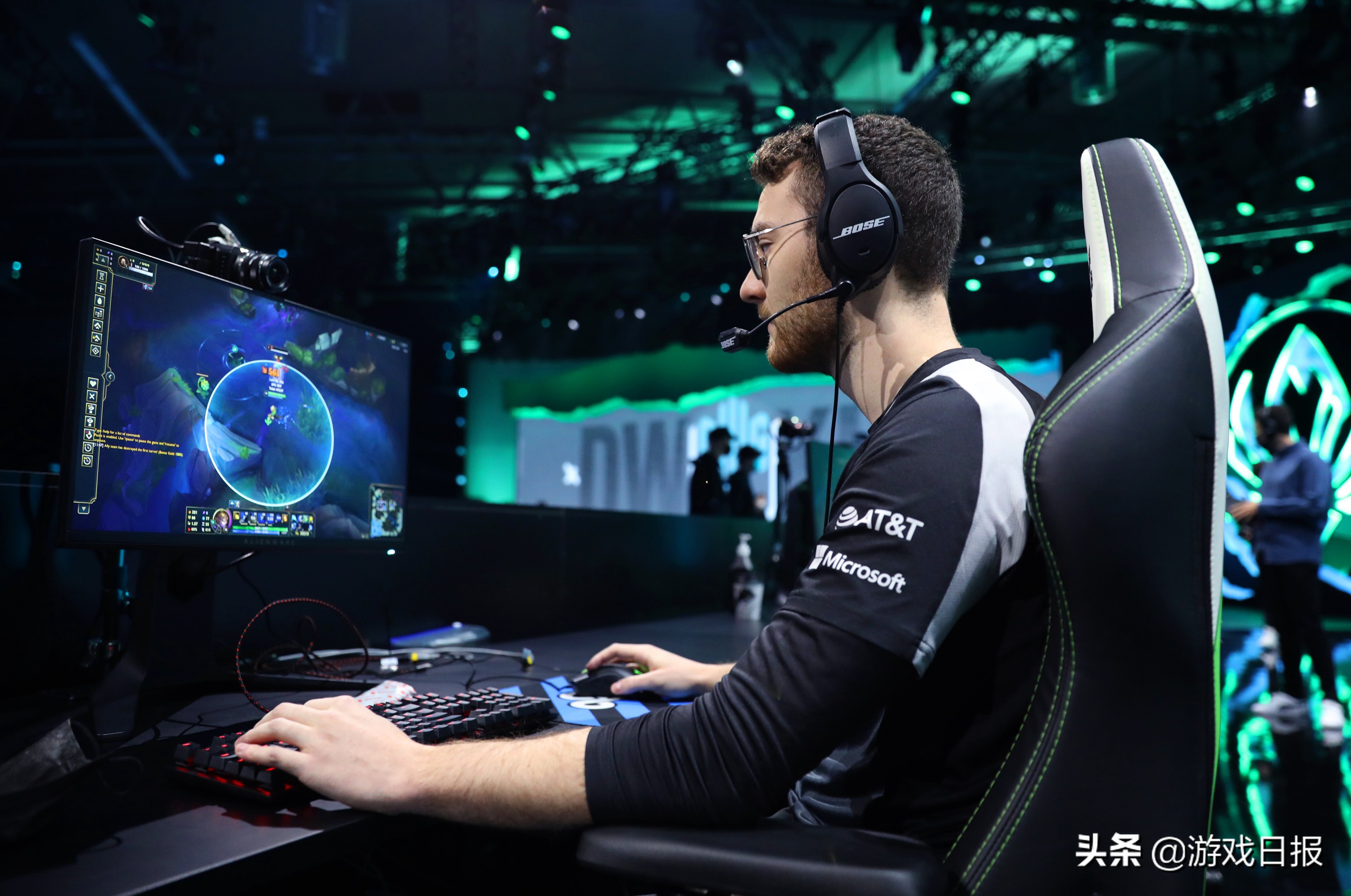 花近6W在电竞专业学习3年，毕业之后却成了一名陪玩？