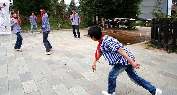 男生被踢裆后遗症,14岁男孩被同学踢伤