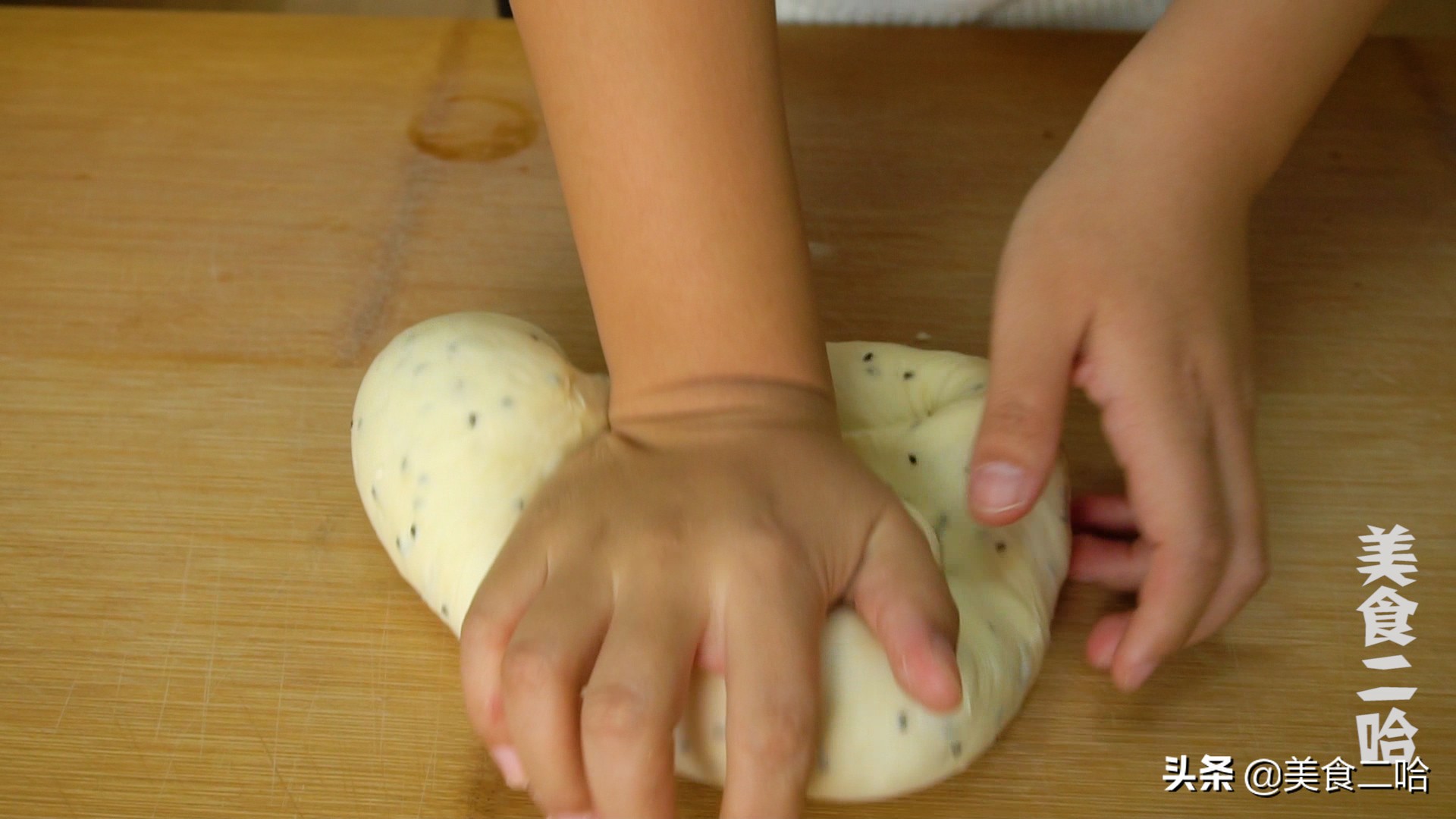 油饼不放面粉只放鸡蛋怎么做,打个鸡蛋和面烙油饼可以吗