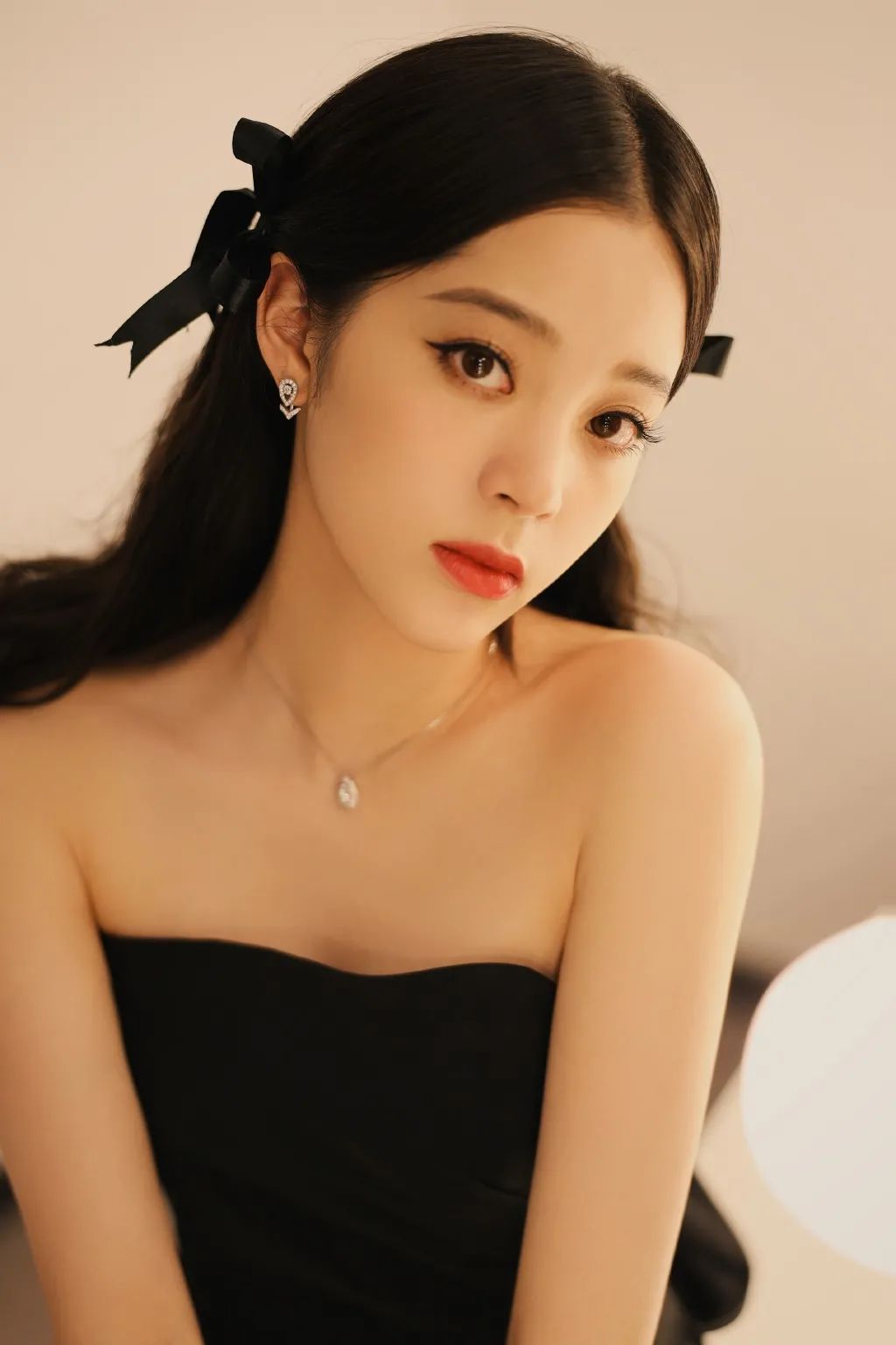 小五官扁平脸适合什么风格,塌鼻扁平脸