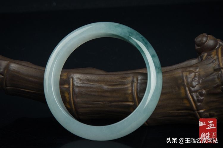 玉手镯价格一般多少元呢,玉手镯的价格一般是多少