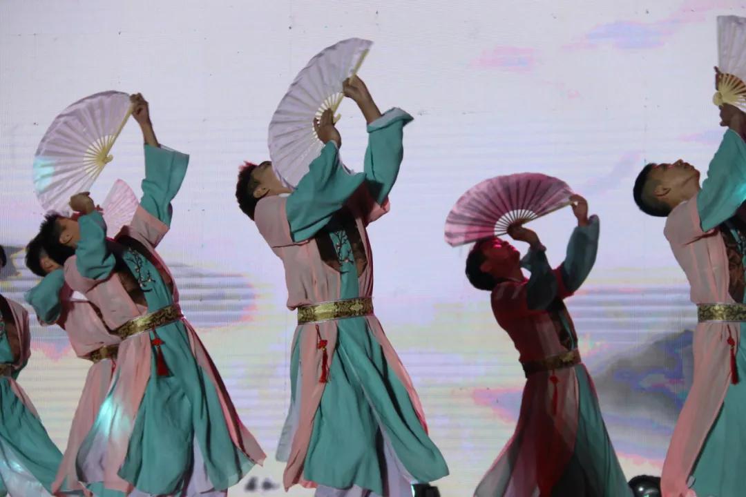 贵州大学科技学院2017级迎新晚会,各大高校迎新晚会视频