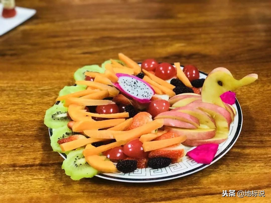 公司圣诞这样过!广告人把水果玩出花~