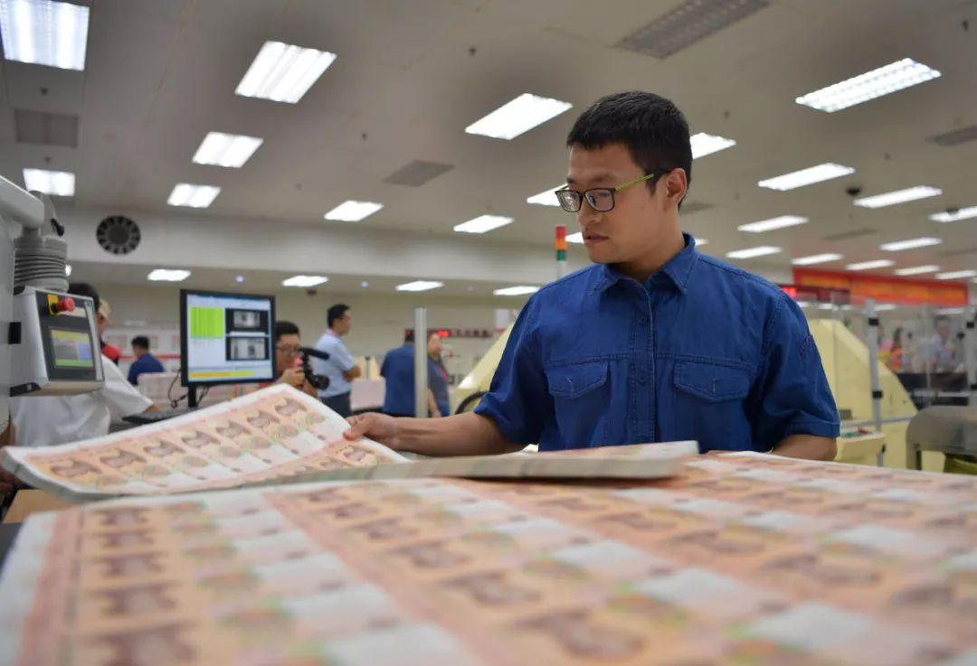 人民币怎么印刷成纸币样式,新版人民币印制