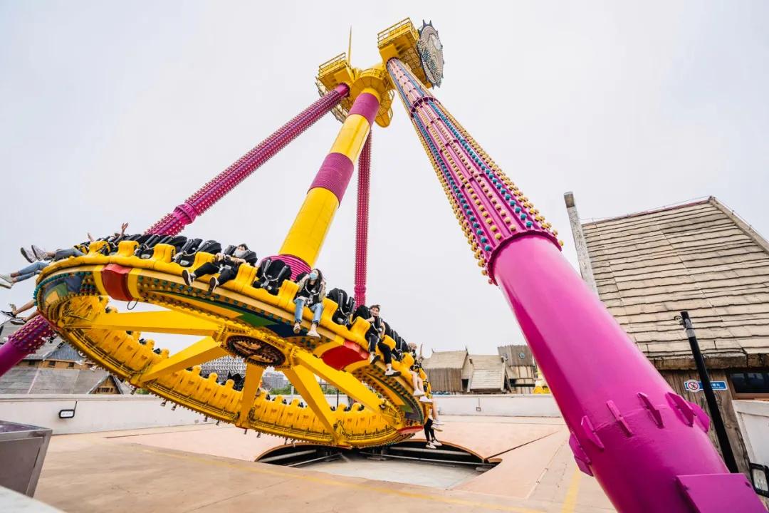 天津欢乐谷外面图片,天津欢乐谷2021万圣节灯光秀