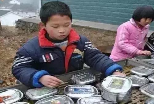 人越老越喜欢回忆过去,人一旦老了就特别爱回忆