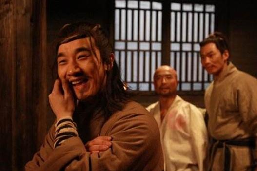 时迁鼓上蚤轻功上乘善于偷盗,鼓上蚤时迁最大的特征