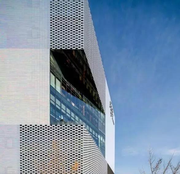 购物中心吸引人的特色,最有特色的购物中心大厅