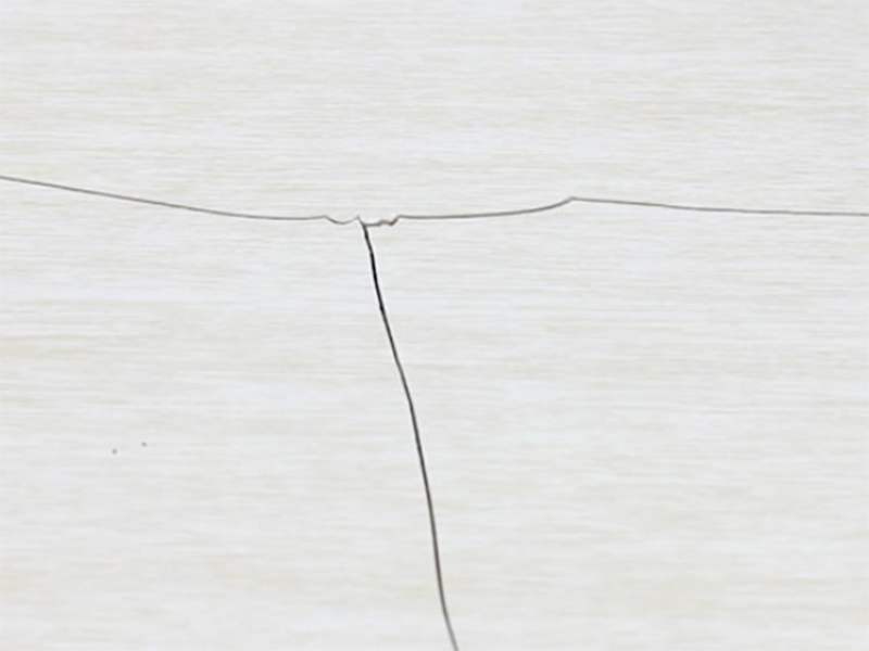 家里瓷砖裂缝怎样解决,瓷砖有细微裂缝怎么回事