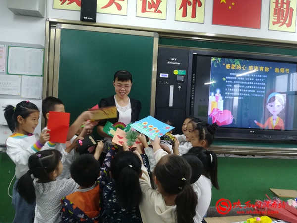 感恩教师节浓浓师生情视频,新昌三小开展教师节感恩教育活动