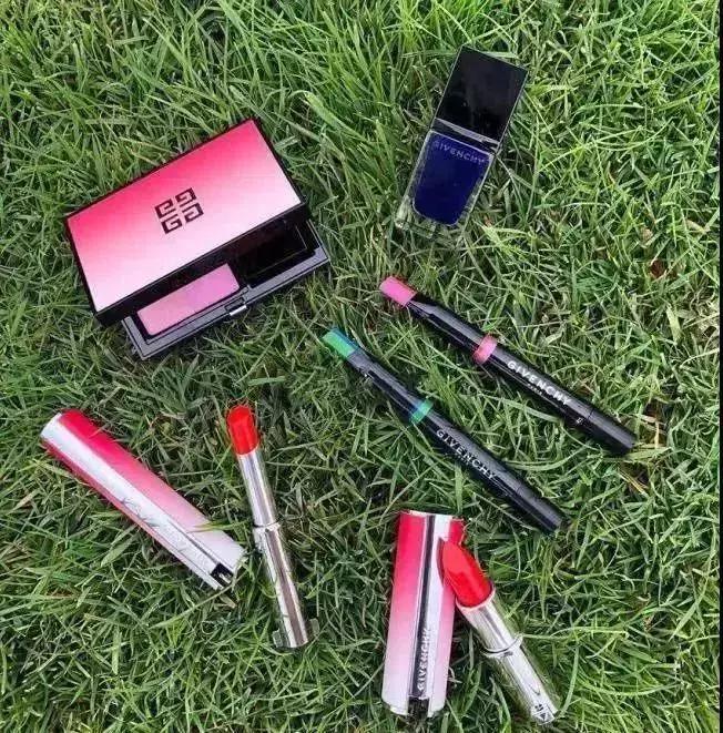 最新彩妆单品推荐,初春彩妆流行趋势