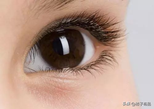 你的眼角已爬上皱纹,眼下细纹最好解决方法