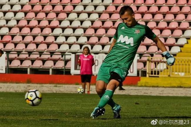 与*疆新**足球旅欧第一人叶尔杰提谈职业足球——梦想为国征战