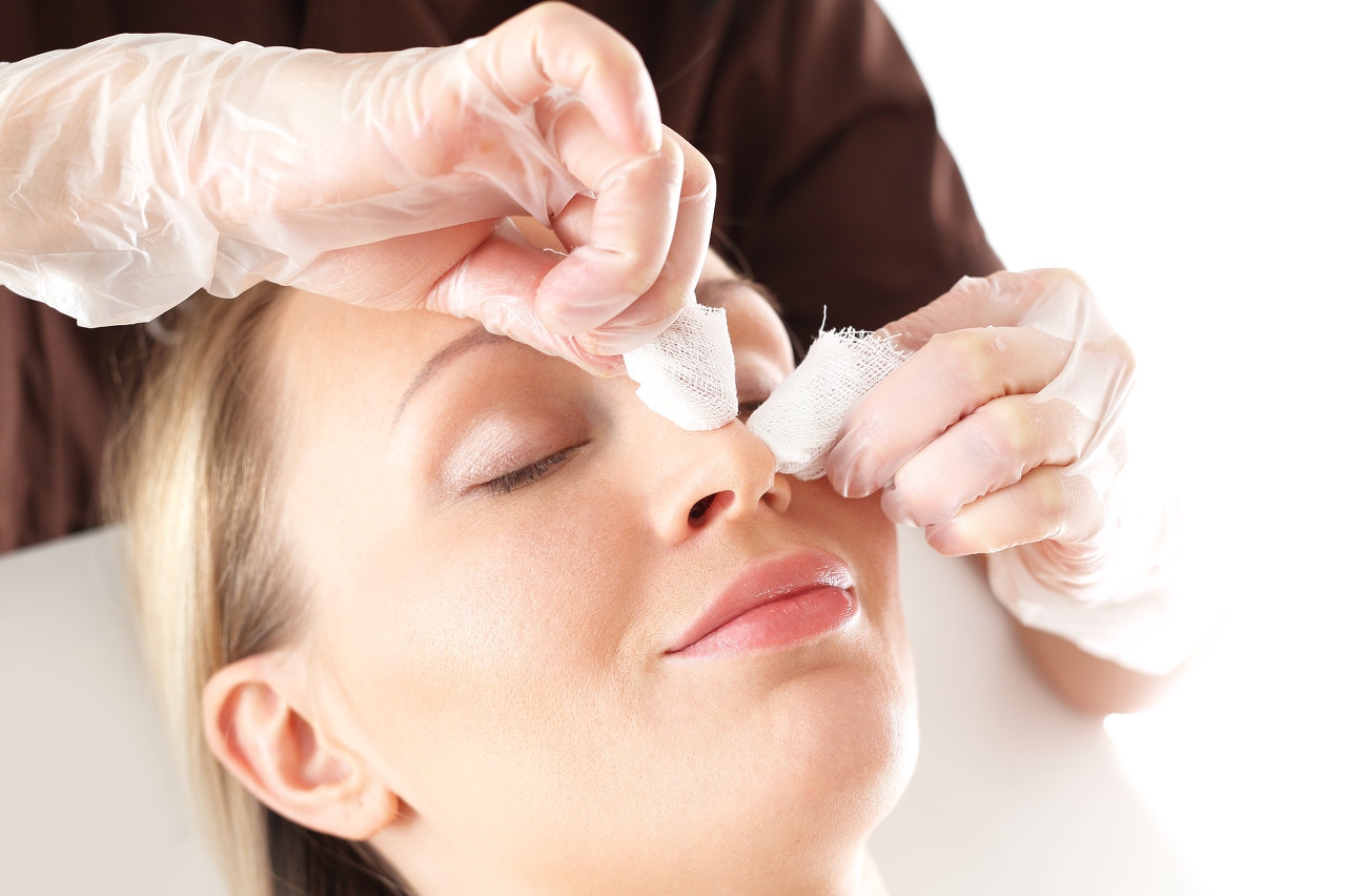 脸上长黑头怎么办教你一招,脸上的黑头怎么消除小妙招