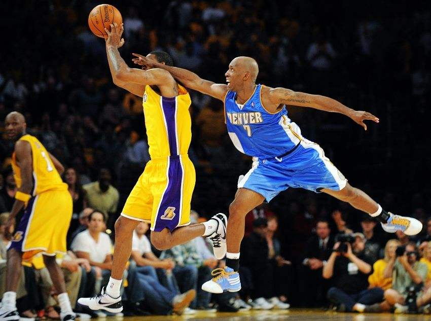 阿里扎09西决致命抢断,2009阿里扎逆天抢断视频