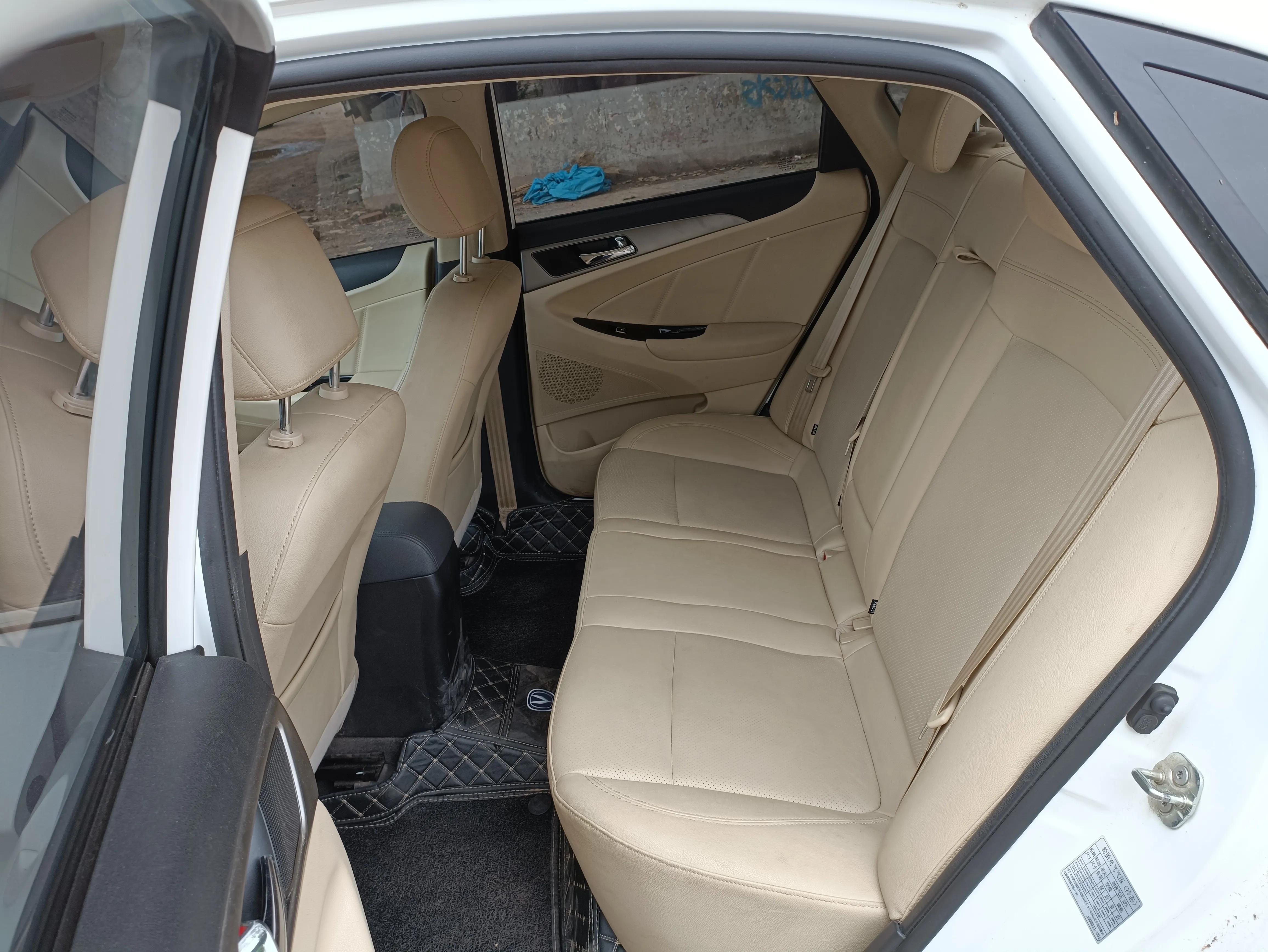 逸动和轩逸哪个乘坐空间大,逸动dct旗舰型乘坐感受