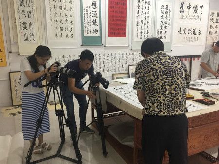 不须扬鞭自奋蹄上一句,李红印视频