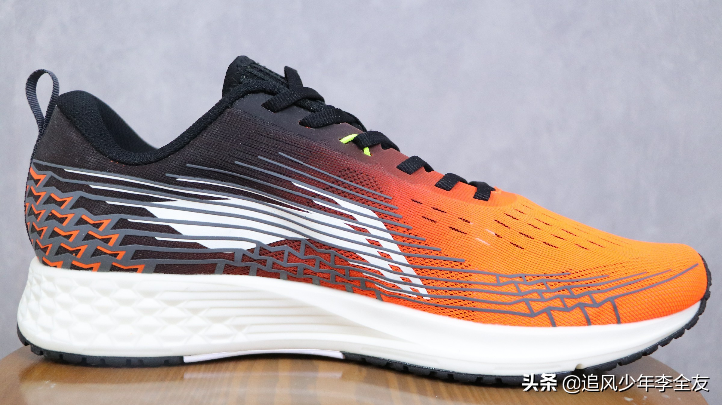 李宁冲云跑鞋和李宁赤兔4哪个好,李宁赤兔5pro在跑鞋中是什么档次